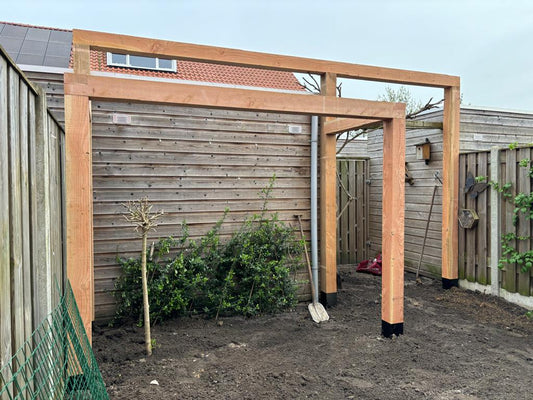 Douglas houten vlonder en pergola in Leende